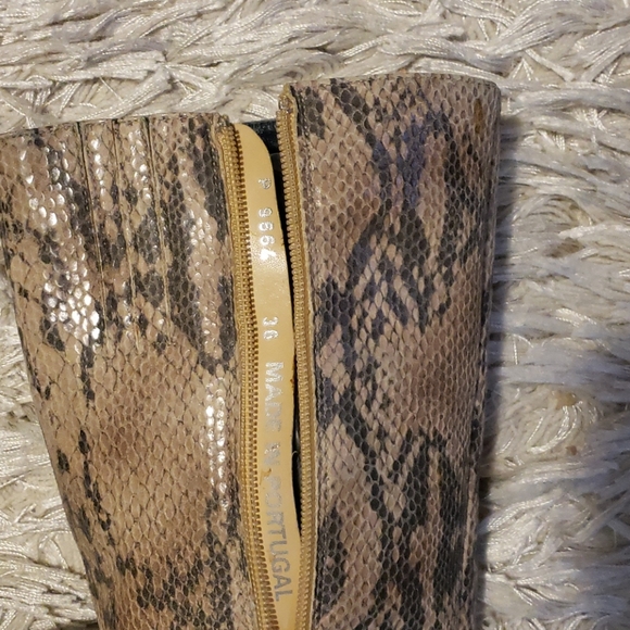 SOLD🐍 Snakeskin print knee high boots - Picture 2 of 5